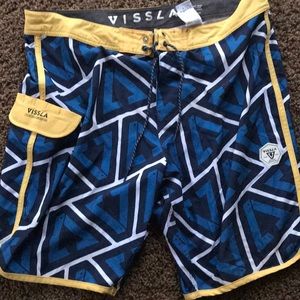 Men’s VISSLA size 36 board shorts